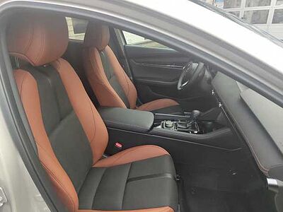 Mazda 3 2.5L e-SKYACTIV G 140ps Nagisa