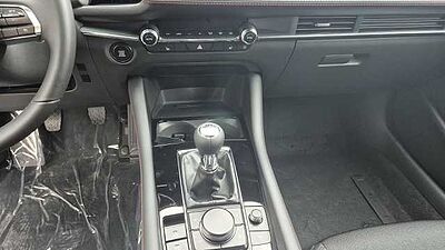 Mazda 3 2.5L e-SKYACTIV G 140ps 6MT FWD Homura