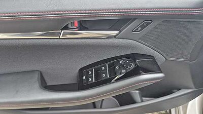 Mazda 3 2.5L e-SKYACTIV G 140ps 6MT FWD Homura