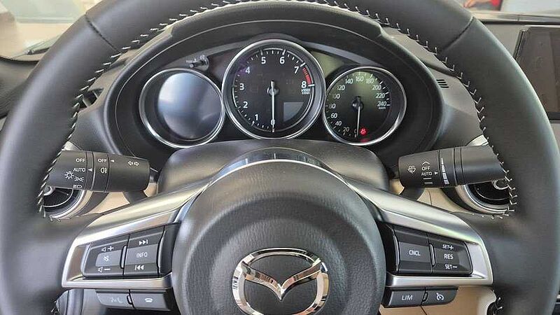 Mazda MX-5 1.5L SKYACTIV-G (132 hp) 6MT RWD Kazari