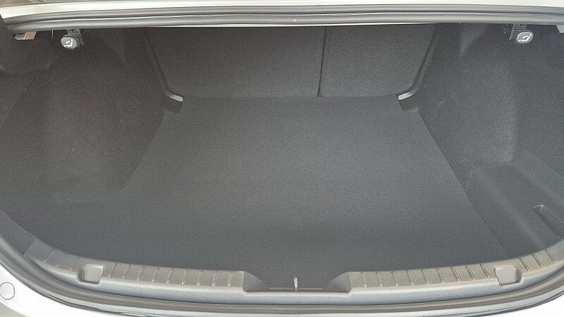 Mazda 3 2.5L e-SKYACTIV G 140ps 6AT FWD Exclusive-Line