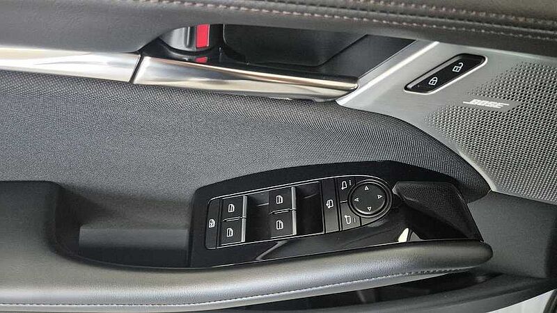 Mazda 3 2.5L e-SKYACTIV G 140ps 6AT FWD Exclusive-Line